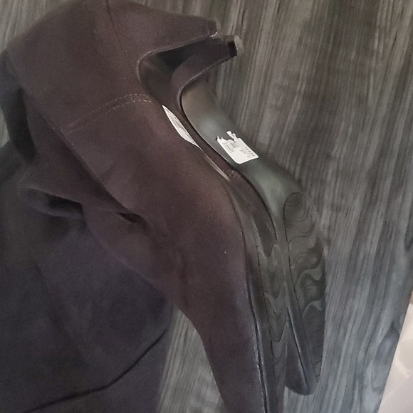 Lane Bryant Strech Suede Kitten Heel boots Castle Wall size 9W - Picture 9 of 10